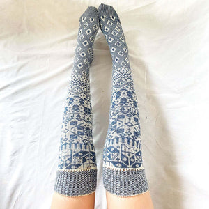 Women'S Winter Leg Warmer With Geometric Pattern Over The Knees